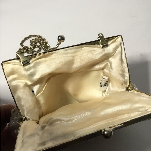 Vintage La Regale LTD Hand Made Seed Bead Clamshell Formal Wedding Purse - Picture 3 of 7